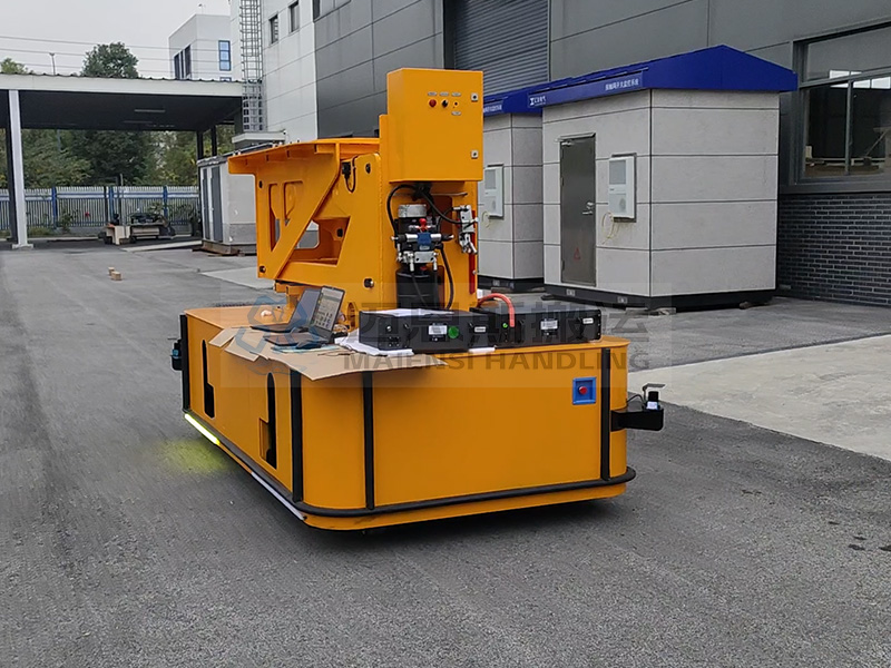 四川客户隧道AGV移动式智能打孔机器人顺利交付