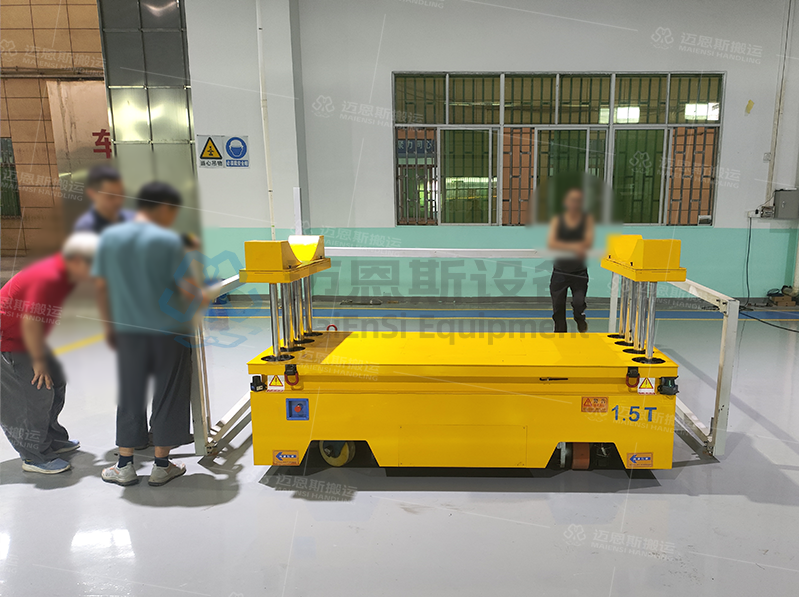 迈恩斯顶升式管道 AGV 落地湖南竹塑管道企业,实现大管径管材无人化转运